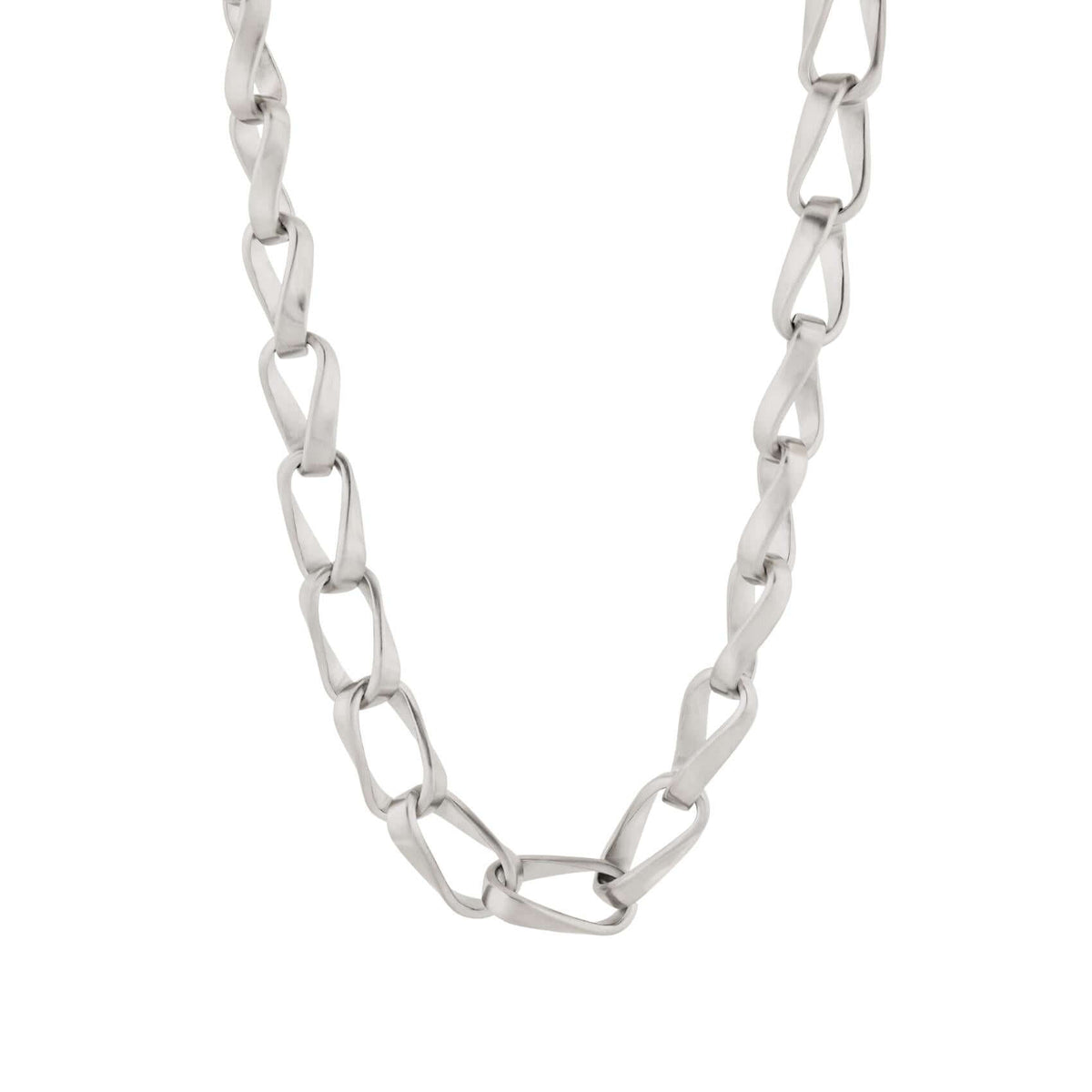 Λεπτομέρεια από το ανδρικό κολιέ Emporio Armani Trend EGS3301040 με ασημί ατσάλινη αλυσίδα σε σχέδιο κρίκο-κρίκο.