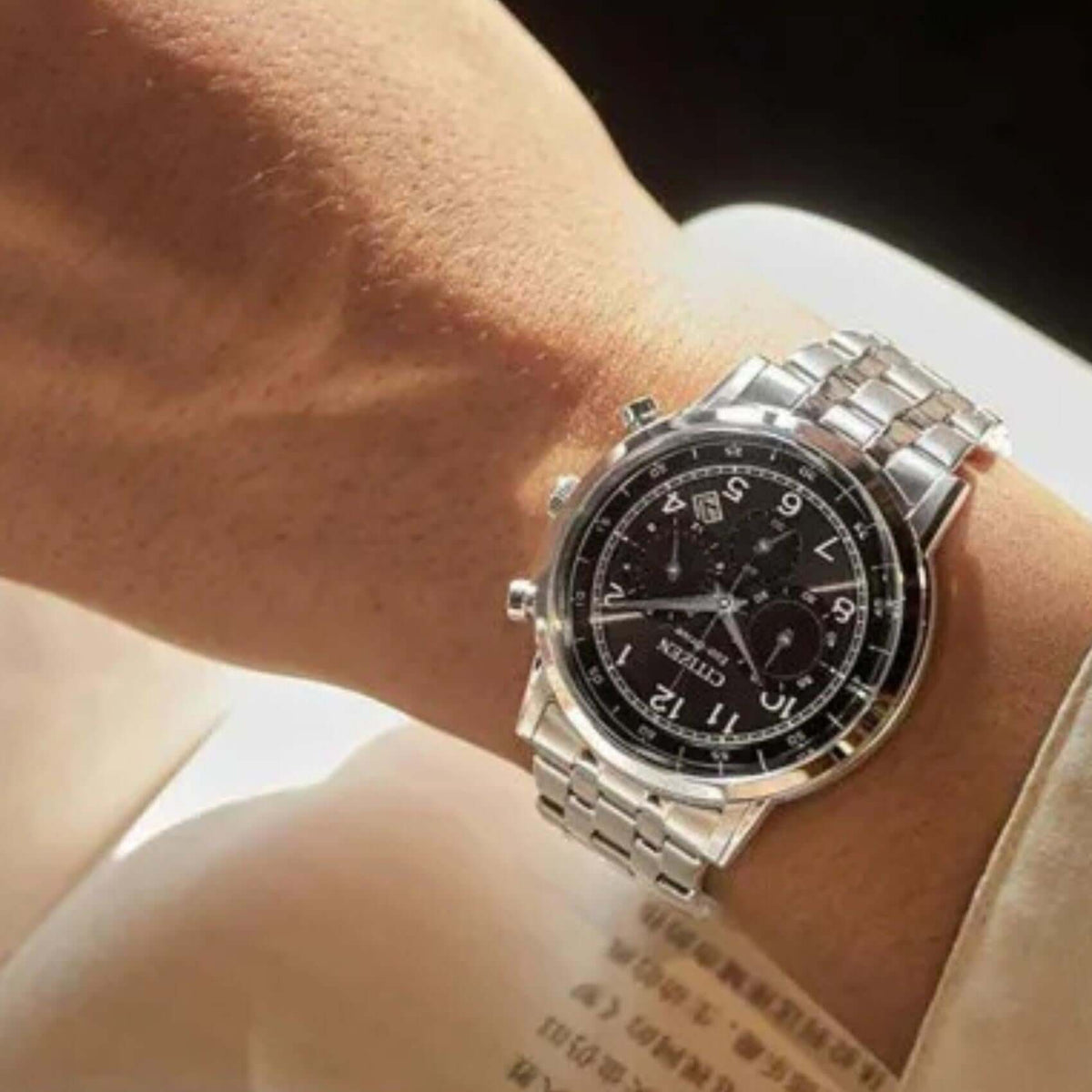 Ρολόι Citizen Eco-Drive CA4630-53E με Ασημί Μπρασελέ και Μαύρο Καντράν