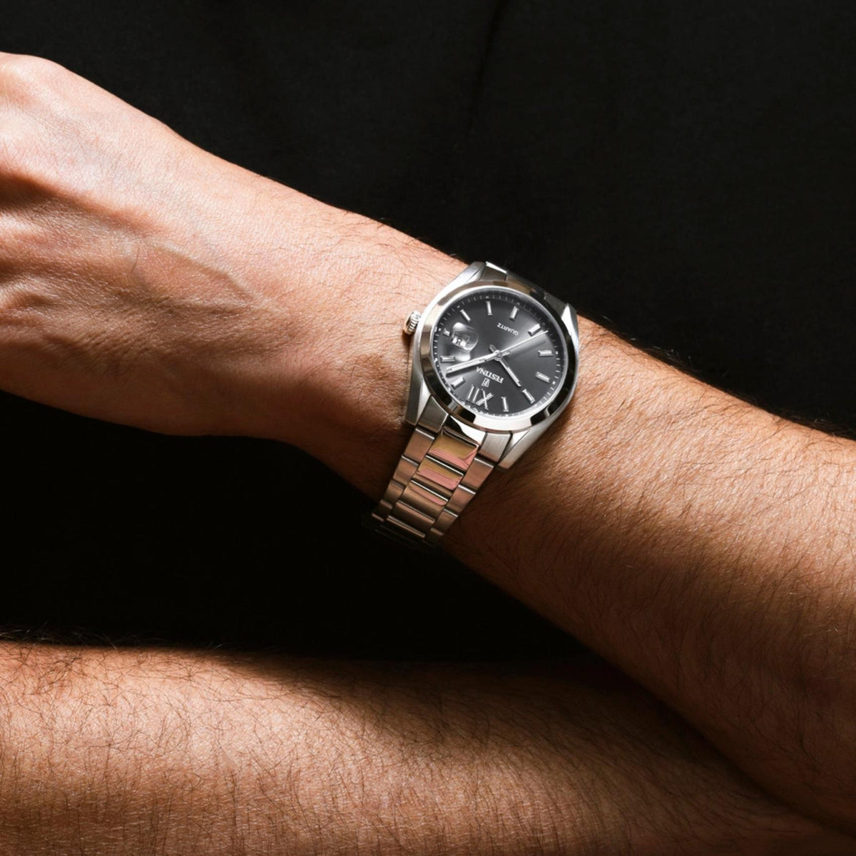 Ρολόι Festina Classics F20707/3 Με Ασημί Μπρασελέ & Σκούρο Γκρι Καντράν