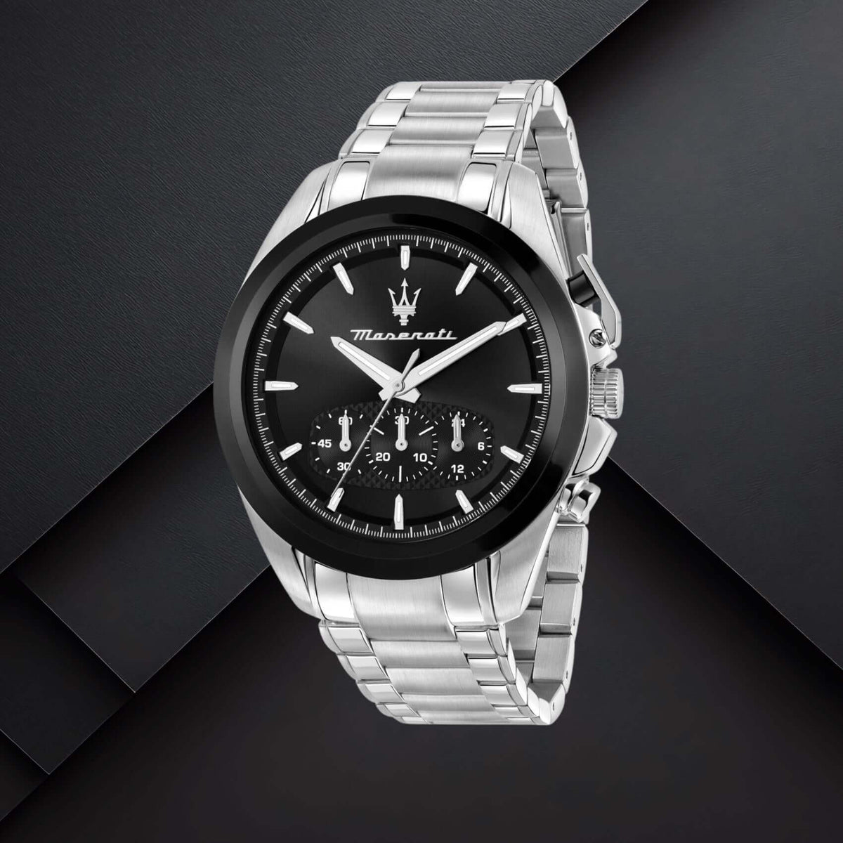Ανδρικό ρολόι Maserati Traguardo R8873612066 με μαύρο καντράν και ασημί μπρασελέ από ανοξείδωτο ατσάλι.