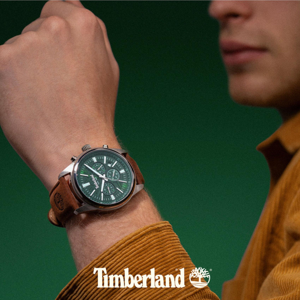 Ανδρικό ρολόι Timberland Northbridge TDWGF0041206 με καφέ δερμάτινο λουράκι και πράσινο καντράν φορεμένο στον καρπό