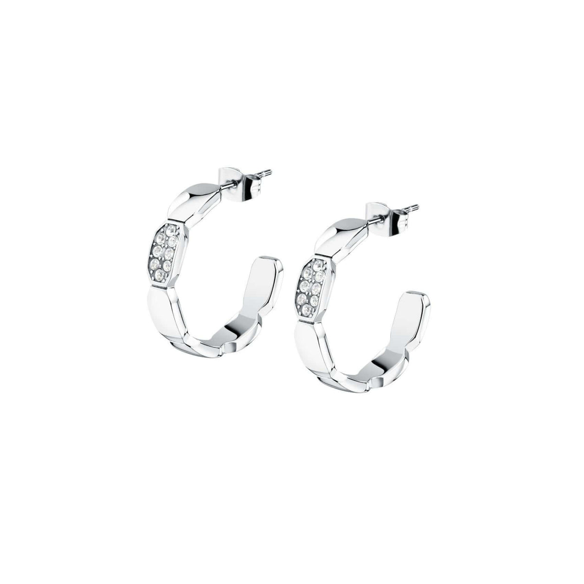 Γυναικεία σκουλαρίκια Karl Lagerfeld Crystals KLAYC66 σε διαγώνια λήψη από ανοξείδωτο ατσάλι σε ασημί χρώμα με ζιργκόν.