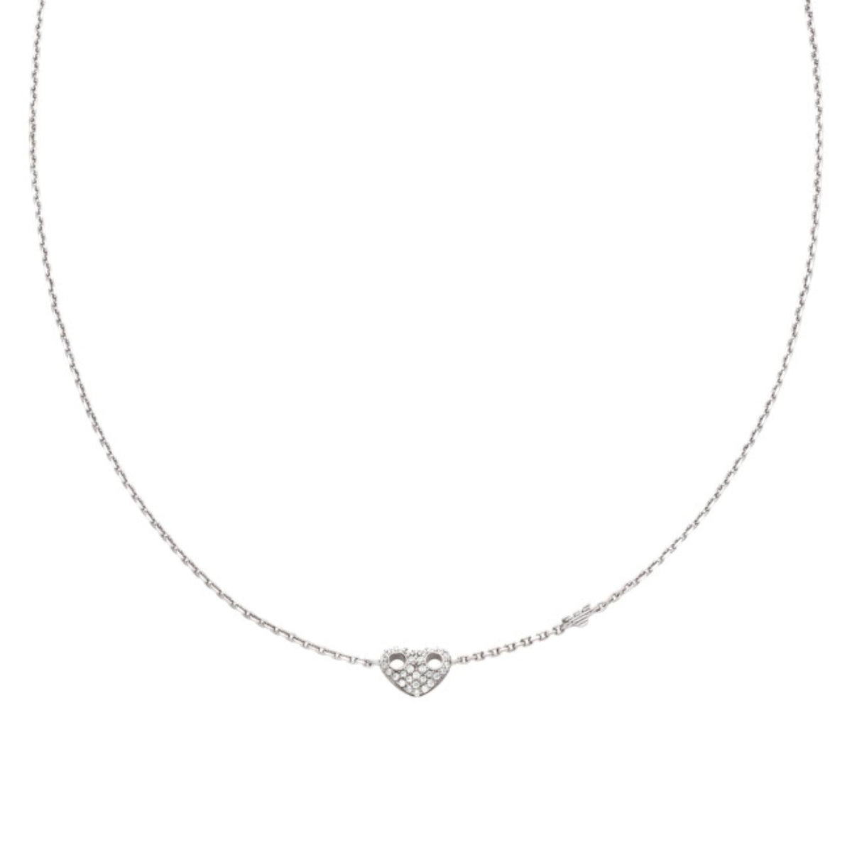 Λεπτομέρεια από το γυναικείο κολιέ Emporio Armani Sentimental EG3646040 με κρεμαστό καρδιά και λευκά ζιργκόν σε ασημί χρώμα.