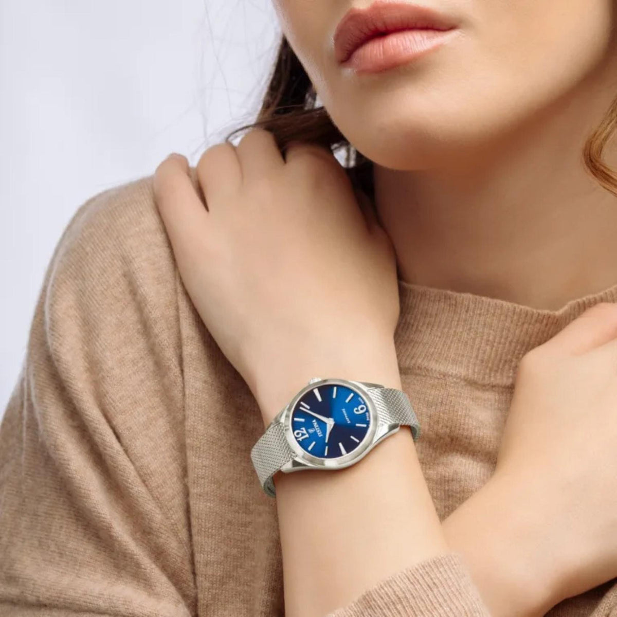 Γυναικείο Ρολόι Festina Grace F20076/3 Με Ασημί Μπρασελέ & Μπλε Καντράν