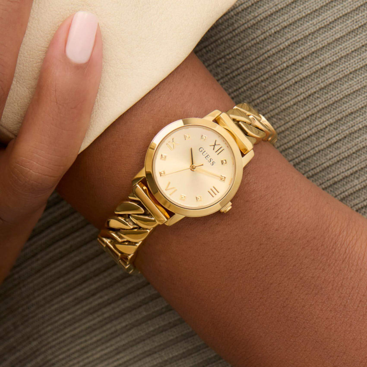 Γυναικείο Ρολόι Guess Chime GW0867L2 με Χρυσό Μπρασελέ & Χρυσό Καντράν