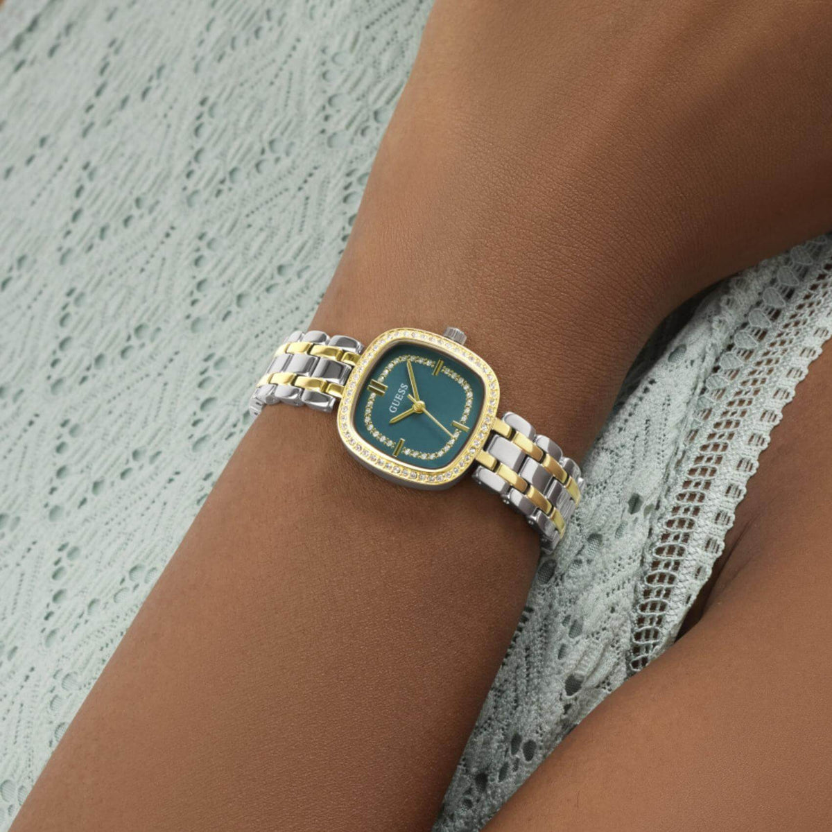 Γυναικείο Ρολόι Guess Hazel GW1018L6 με Δίχρωμο Μπρασελέ & Πράσινο Καντράν