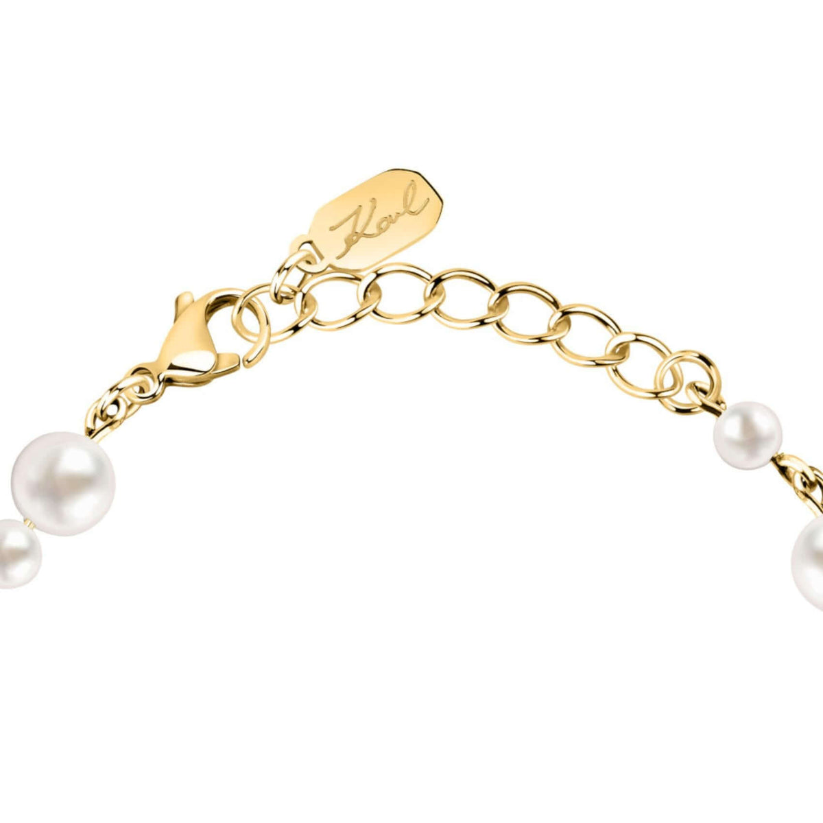 Κούμπωμα από το γυναικείο βραχιόλι Karl Lagerfeld Pearl KLAYR19 με ρυθμιζόμενο μήκος από 17 έως 20 cm.