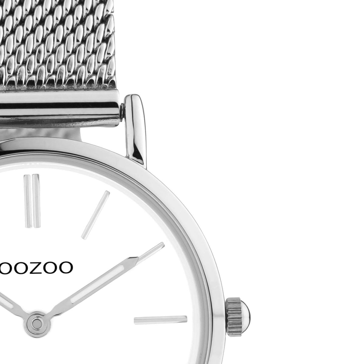 Στρογγυλό ρολόι Oozoo Vintage C20230 με ασημί ατσάλινο μπρασελέ,άσπρο καντράν διαμέτρου 28mm και μηχανισμό μπαταρίας quartz.