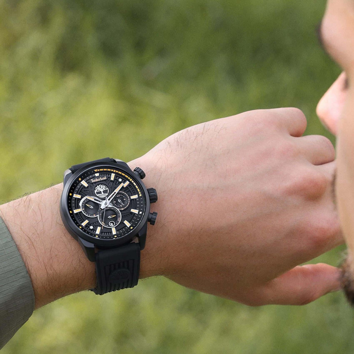 Timberland Henniker III TDWGQ00949X0 σε ανδρικό χέρι.